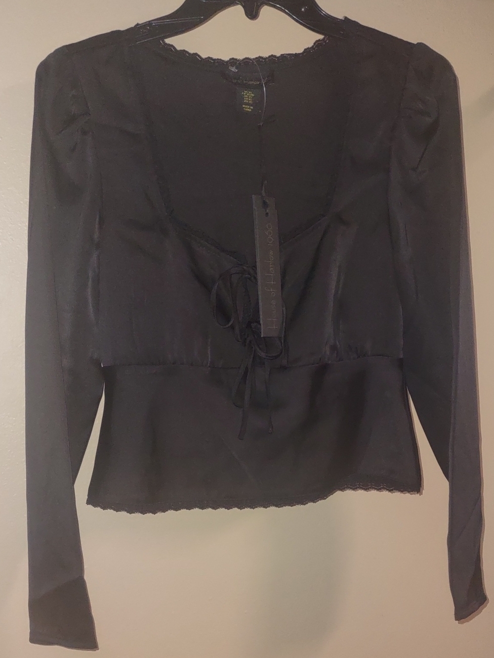 NWT House of Harlow 1960 Black Satin Lace Trim Tie Front Blouse Top Size-XS